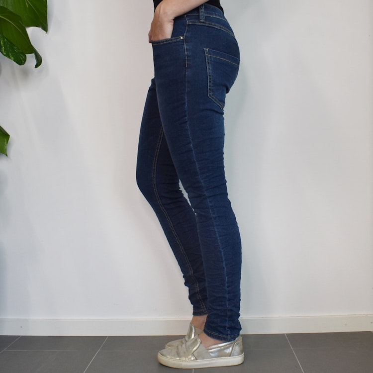 Jeans med dekorativa knappar MÖRK DENIM - Place du Jour