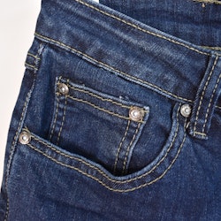 Jeans med dekorativa knappar MÖRK DENIM - Place du Jour