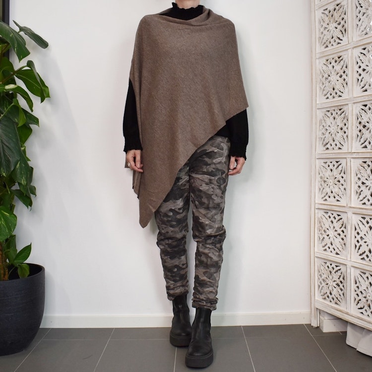 Finstickad Poncho TAUPE
