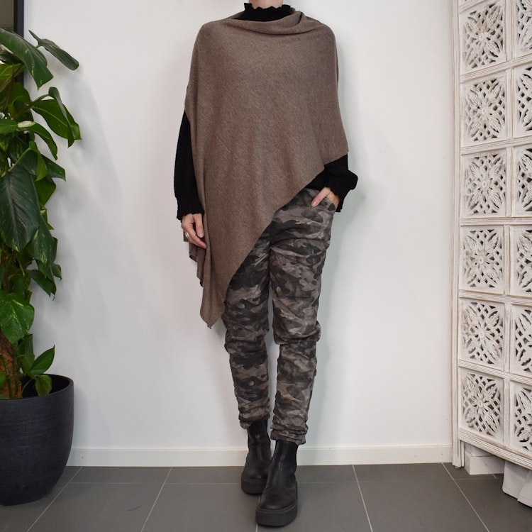 Finstickad Poncho TAUPE