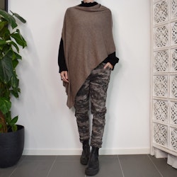 Finstickad Poncho TAUPE