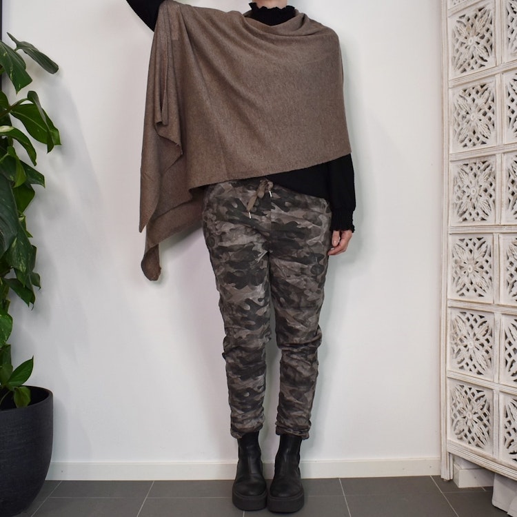 Finstickad Poncho TAUPE