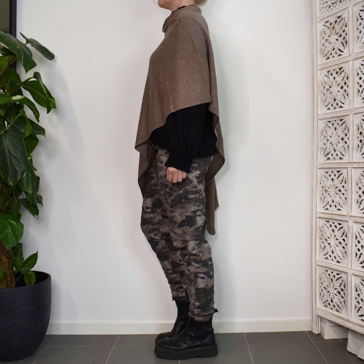 Finstickad Poncho TAUPE