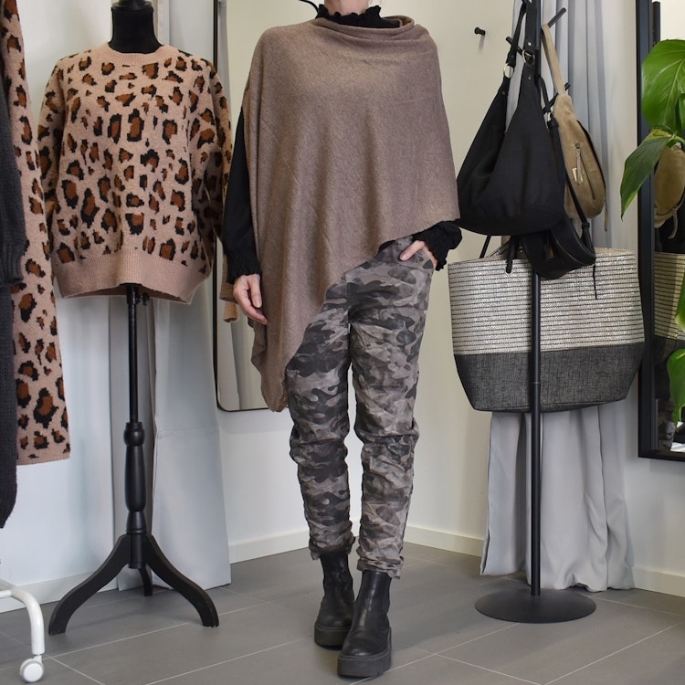 Finstickad Poncho TAUPE