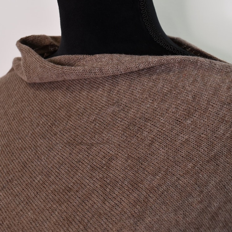 Finstickad Poncho TAUPE