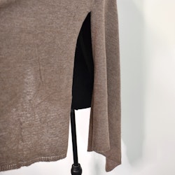 Finstickad Poncho TAUPE