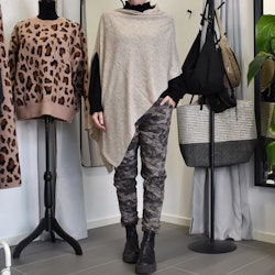 Finstickad Poncho BEIGE