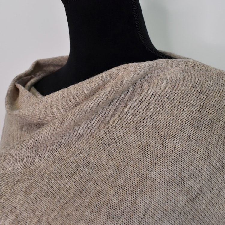 Finstickad Poncho BEIGE