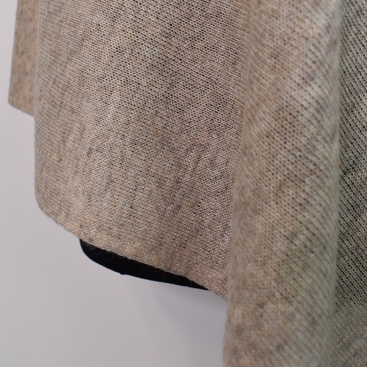 Finstickad Poncho BEIGE