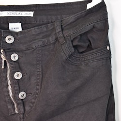 Jeans med knappar och gylf SVART - Newplay