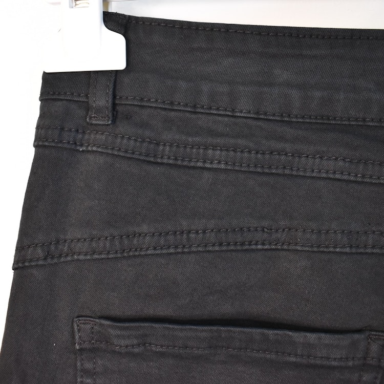 Jeans med knappar och gylf SVART - Newplay