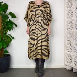 Klänning Lovisa ZEBRA - Nowomanslabel