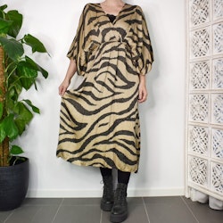 Klänning Lovisa ZEBRA - Nowomanslabel