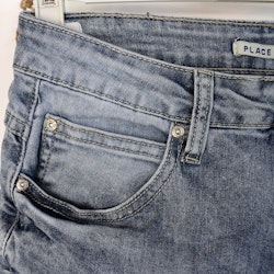 Korta Jeans med Fransar LJUS BLÅ - Place du Jour