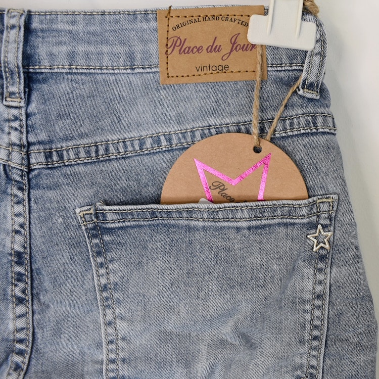 Korta Jeans med Fransar LJUS BLÅ - Place du Jour