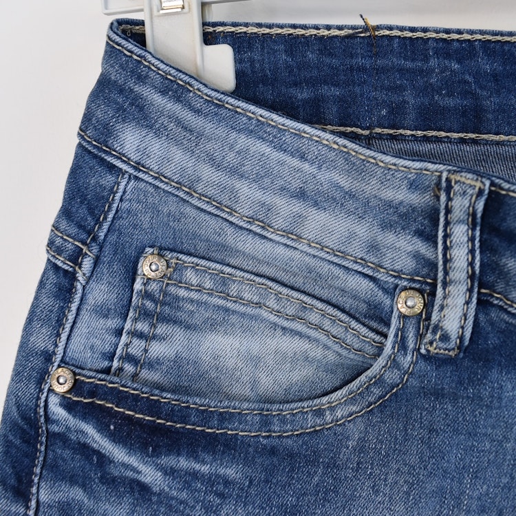 Korta Jeans med Fransar BLÅ - Place du Jour