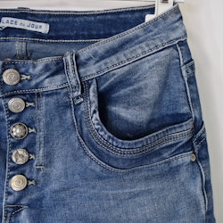 Jeans med dekorativa knappar BLÅ - Place du Jour