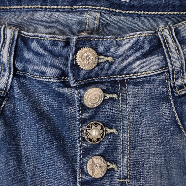 Jeans med dekorativa knappar DENIM - Place du Jour