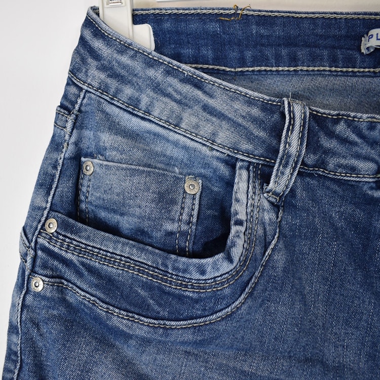 Jeans med dekorativa knappar BLÅ - Place du Jour