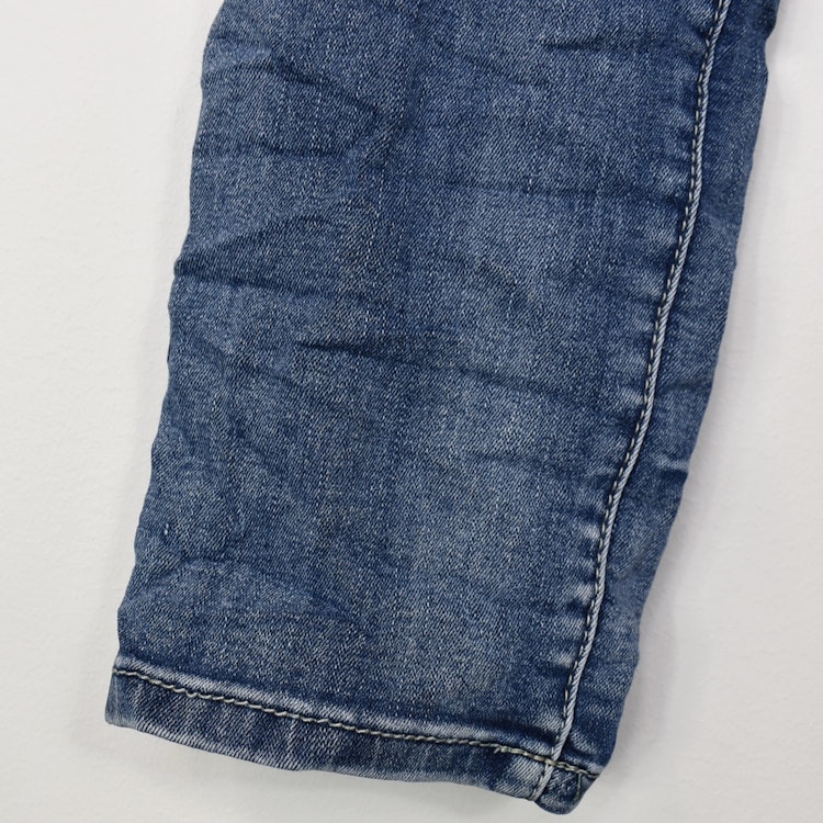 Jeans med dekorativa knappar BLÅ - Place du Jour