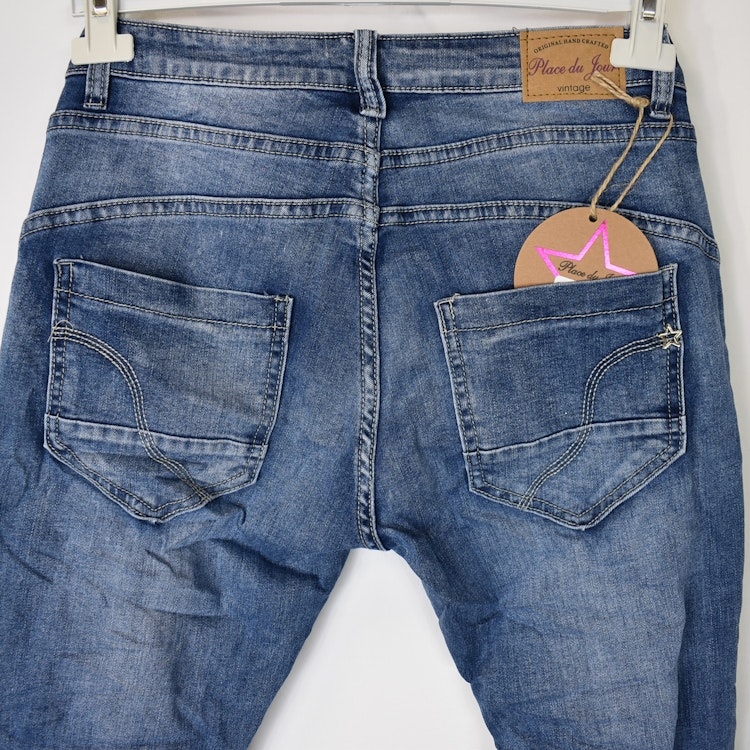 Jeans med dekorativa knappar BLÅ - Place du Jour