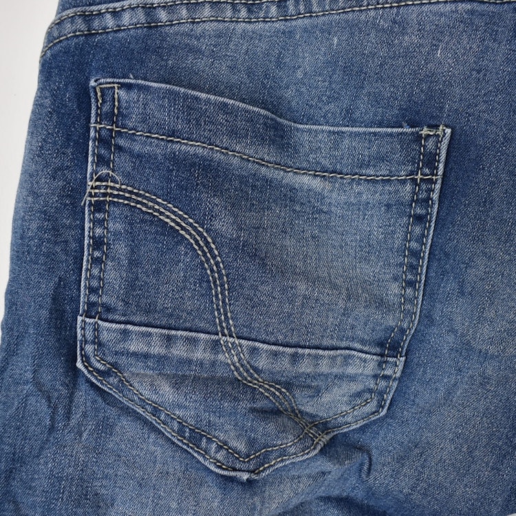Jeans med dekorativa knappar BLÅ - Place du Jour