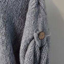 Stickad Polotröja med knappar GRÅ