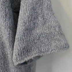 Stickad Polotröja med knappar GRÅ