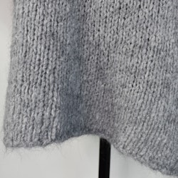 Stickad Polotröja med knappar GRÅ