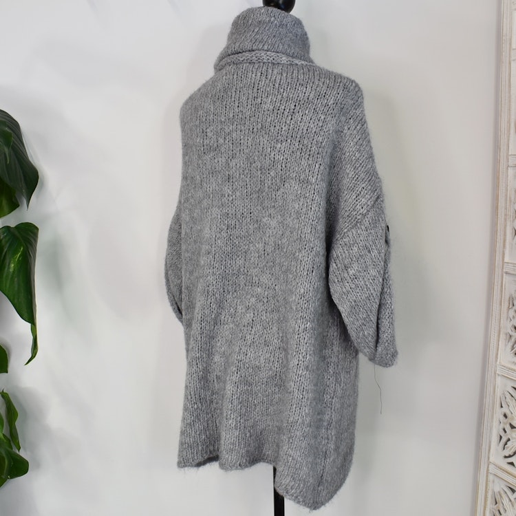 Stickad Polotröja med knappar GRÅ