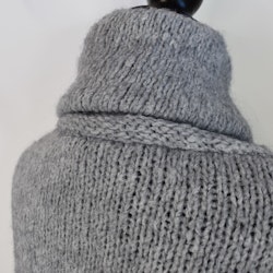 Stickad Polotröja med knappar GRÅ