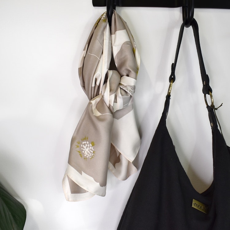 Scarf Kvadratisk Blommig TAUPE