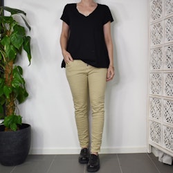 T-shirt Tuva SVART - Mix By Heart