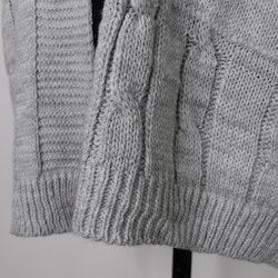 Kort Kabelstickad Cardigan LJUSGRÅ