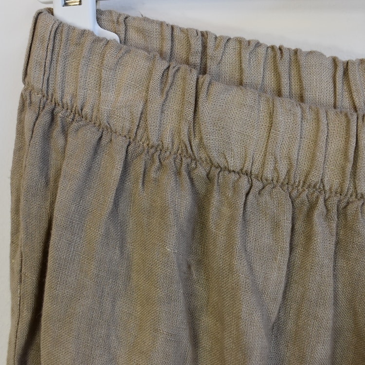 Linnekjol med volanger TAUPE