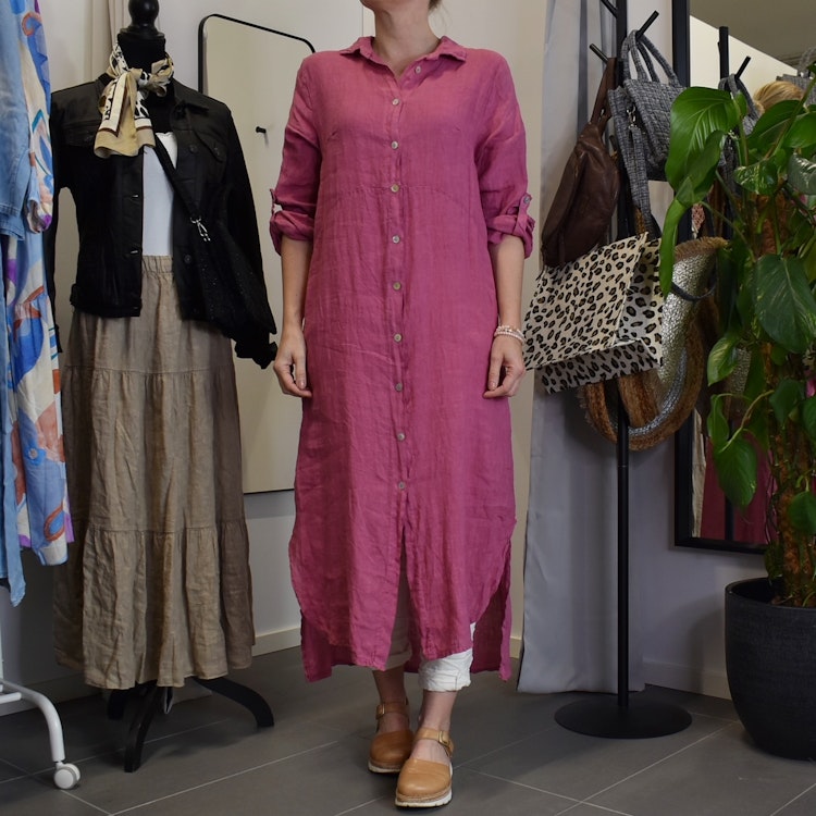 Lång skjortklänning i linne FUSCHIA