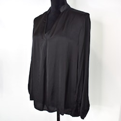Blus Tyra SVART - Nowomanslabel