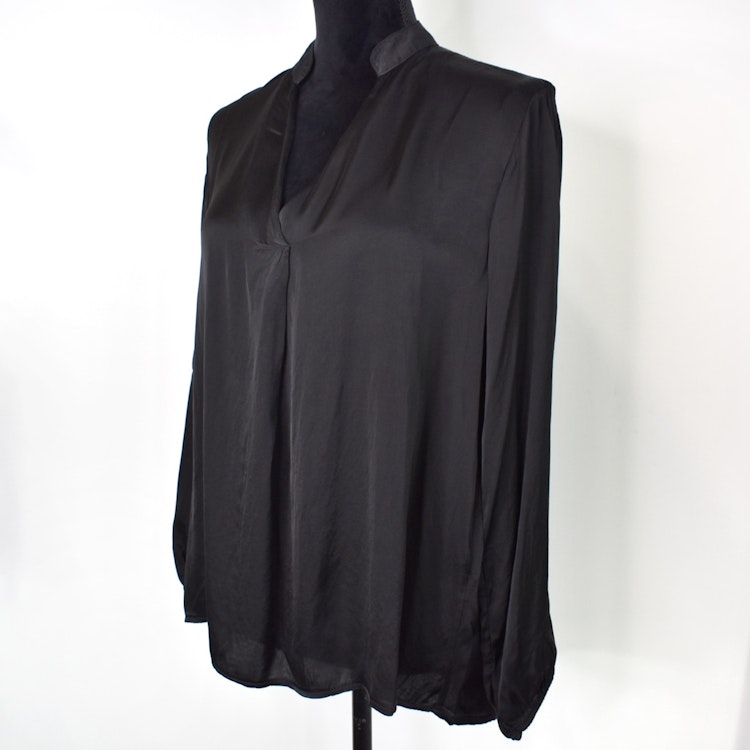 Blus Tyra SVART - Nowomanslabel