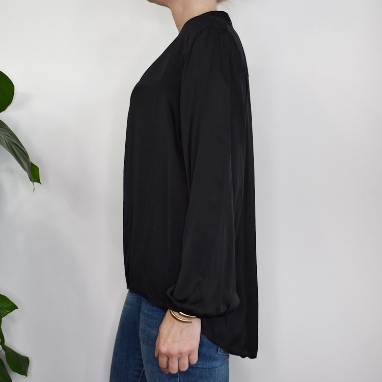 Blus Tyra SVART - Nowomanslabel