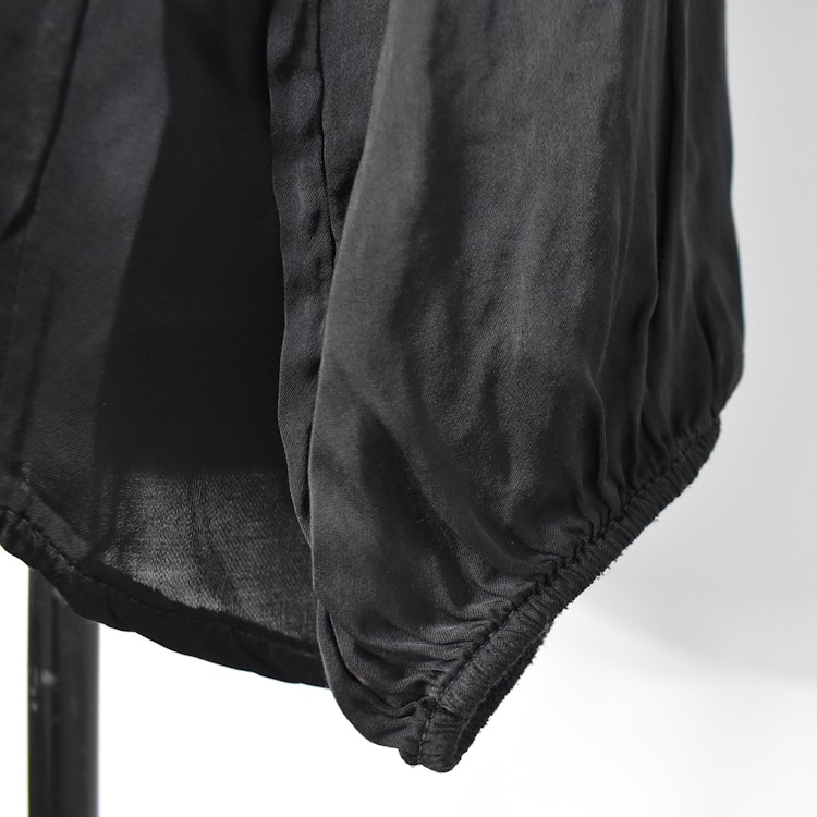Blus Tyra SVART - Nowomanslabel