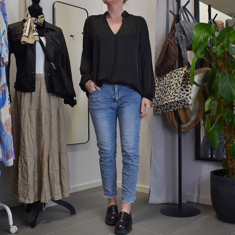 Blus Tyra SVART - Nowomanslabel