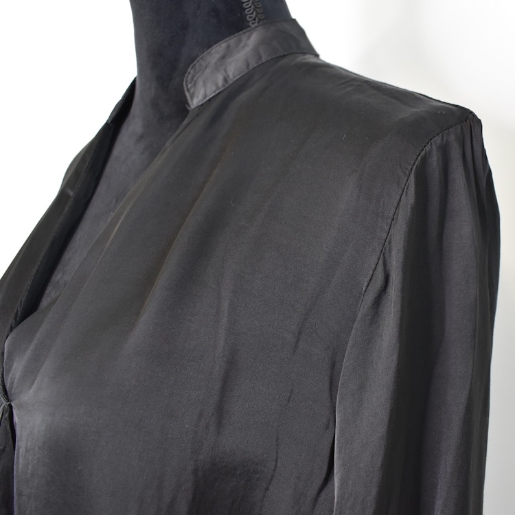 Blus Tyra SVART - Nowomanslabel