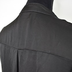 Blus Tyra SVART - Nowomanslabel