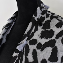 Sjal med Tofsar Leopard GRÅ