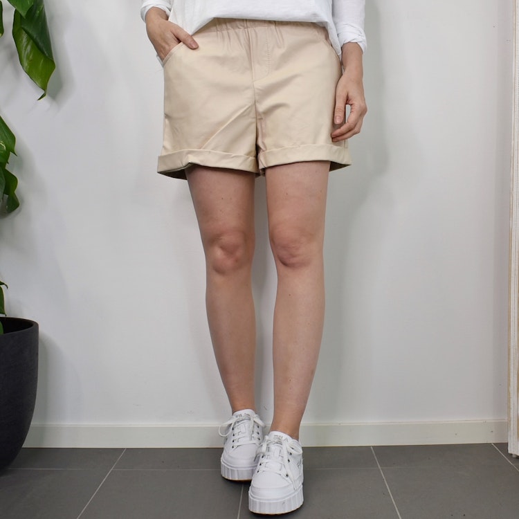Shorts konstskinn BEIGE - d´NADA