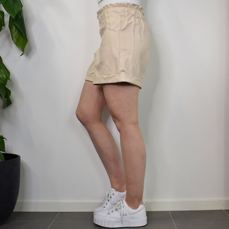 Shorts konstskinn BEIGE - d´NADA