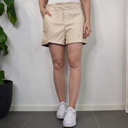 Shorts konstskinn BEIGE - d´NADA