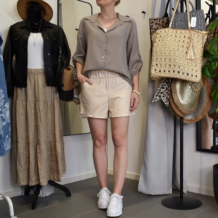 Shorts konstskinn BEIGE - d´NADA