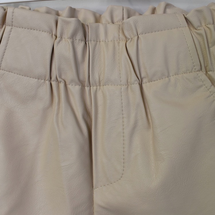 Shorts konstskinn BEIGE - d´NADA
