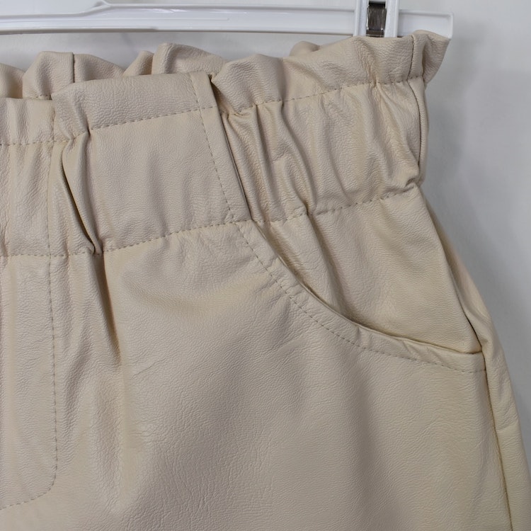 Shorts konstskinn BEIGE - d´NADA